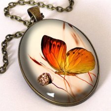 Motyl - owalny medalion z łańcuszkiem - Egginegg