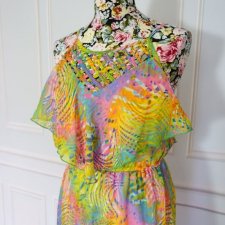 Kolorowa sukienka na ramiączkach