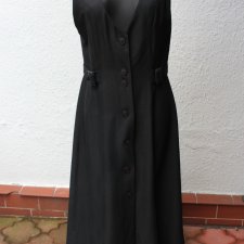 Czarna sukienka, kamizelka