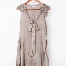 Jedwabna, rozkloszowana, trapezowa sukienka taupe