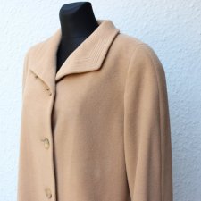 Beżowa kurtka płaszczyk z wełny