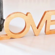 Drewniany napis LOVE stojący