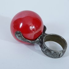 pierścień duży czerwona kula rozm 17 mm