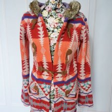 Bardzo ciepły sweter w aztecie wzory
