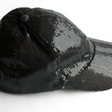 Cekinowa czapka