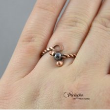 Mini z hematytem - pierścionek