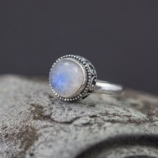 kamień księżycowy w srebrze - pierścionek