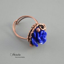 Ultramarine - pierścionek z różą