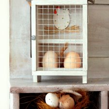 Jaja w kurniku - szafeczka