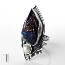 Velen srebrny pierścień z druzą tytanową i perłą