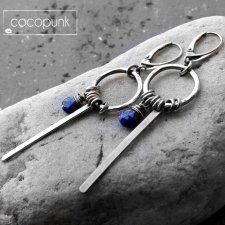 Freeform- kolczyki srebro i lapis lazuli.