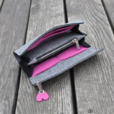 Filcowy portfel - szary z różowym sercem