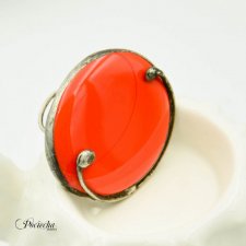 Na czerwono - duży pierścionek ze szkłem