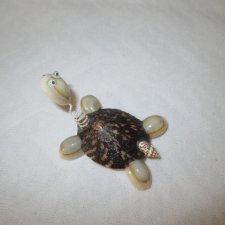Sprężynowa szyja-żółw na szczęście