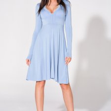 Rozkloszowana sukienka z dekoltem "V", T146, jasnoniebieski