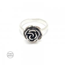 Srebrny pierścionek z różą
