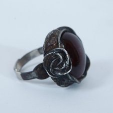 pierścionek retro czerwony z różą regulowany