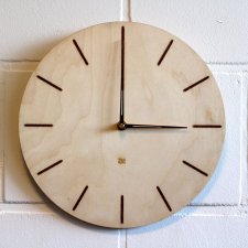 Nowoczesny zegar ścienny z drewna