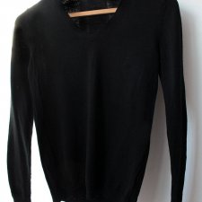 EXCLUSIVE black wool sweater Uniqlo