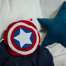 Pożeracz piżamy - tarcza Kapitan Ameryka