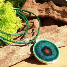 Wiosenny naszyjnik z wisiorkiem ceramicznym - botaniczna biżuteria minimalistyczna - zielony naszyjnik medalion ⌀3 cm - biżuteria autorska GAIA