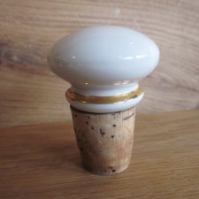 praktyczny ozdobny korek  do karafek -  butelek porcelanowy złocony