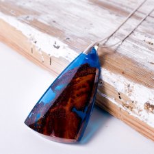Naszyjnik z drewnem w żywicy