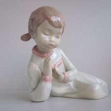 stylu Nao Lladro - porcelanowa figurka -ciekawe połączenie pastelowych barw