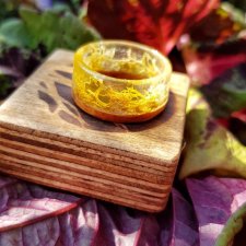 pierścionek z drewna i mchu islandzkiego