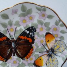 motyle i tyle  niewielki  Porcelanowy talerzyk