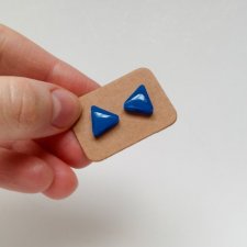 Kobaltowe kolczyki sztyfty w kształcie trójkątów