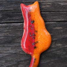 Ceramiczny magnes kot czerwono-pomarańczowy