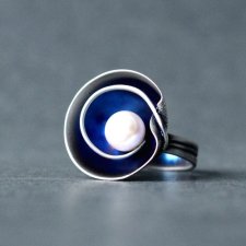 Srebrny pierścionek z perłą naturalną