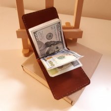 Brązowy ręcznie robiony skórzany portfel z klipsem na banknoty