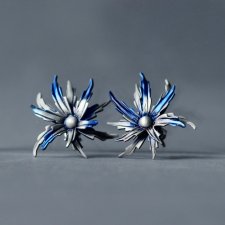 Srebrne kolczyki wkrętki niebieskie kwiatki