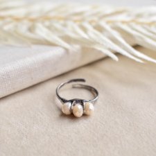 Delikatność - pierścionek ze szklanymi kryształkami