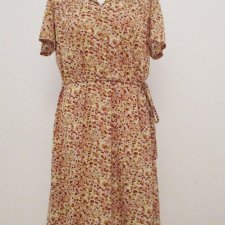 Wzorzysta sukienka z paskiem Vintage