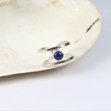 Otwarty pierścionek ze srebra z lapisem lazuli