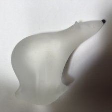Biały szklany niedźwiedź rzeźba figurka matowa