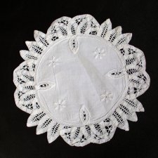serwetka- materiał haft angielski-1
