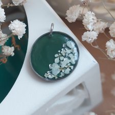 Srebrna zawieszka srebrny naszyjnik wisiorek kwiaty suszone żywica retro z kolorowymi kwiatami wisior zielona butelkowa zieleń