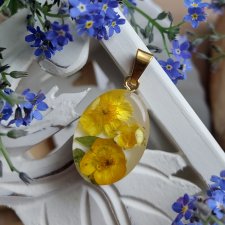 Złota zawieszka złoty wisiorek naszyjnik z suszonymi kwiatami prezent dla niej żywica vintage retro kwiaty z żywicy epoksydowej jajowata dziewczęca