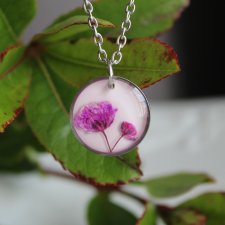 Srebrna zawieszka srebrny naszyjnik wisiorek kwiaty suszone żywica retro z kolorowymi kwiatami gipsówki gipsówka pudrowy róż