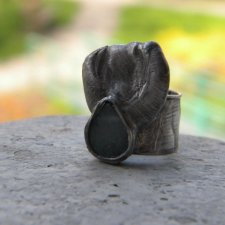 Akwamaryn z płatkiem - pierścionek