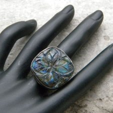 Rzeźbiony kwiat - sygnet / pierścień