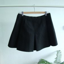 wełniana czarna spódnica M