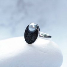 Srebrny subtelny pierścionek z perłą