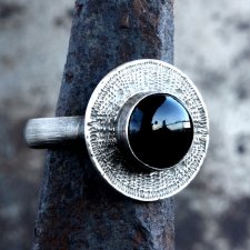 Srebrny pierścionek tribal z naturalnym kamieniem, czarny onyks