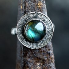 Srebrny pierścionek tribal z naturalnym kamieniem, labradoryt