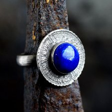 Srebrny pierścionek tribal z naturalnym kamieniem, lapis lazuli